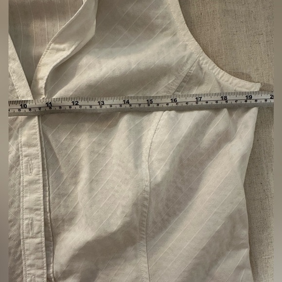 Columbia Women's Cotton White Sleeveless Button-Down Shirt Size Medium. - Picture 5 of 6